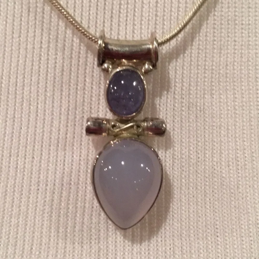 𝅺sajen Offerings sterling silver chalcedony pendant